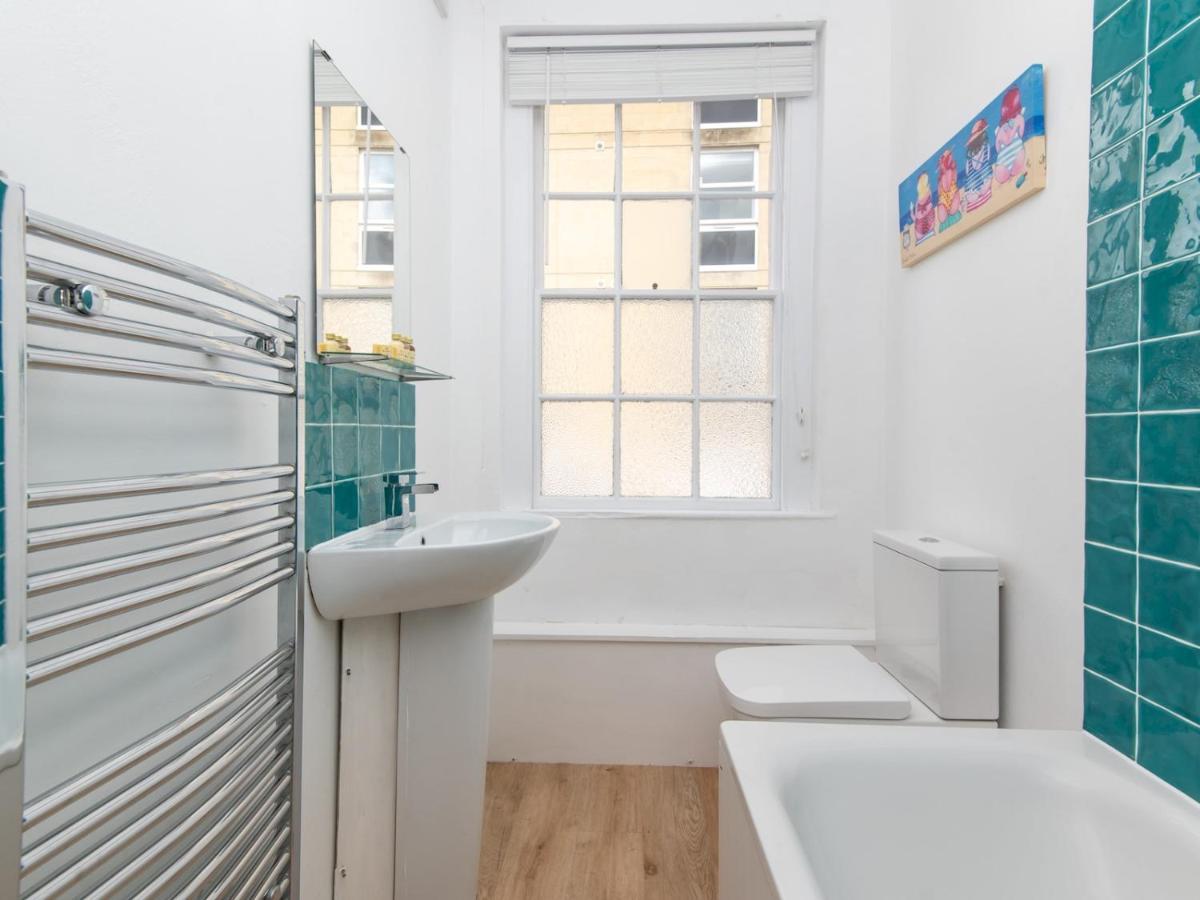 Pass The Keys Stylish 2 Bed Central Bath Apartment With Parking ภายนอก รูปภาพ