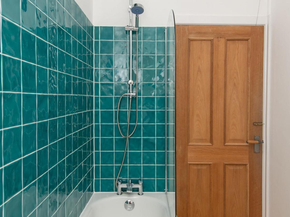 Pass The Keys Stylish 2 Bed Central Bath Apartment With Parking ภายนอก รูปภาพ
