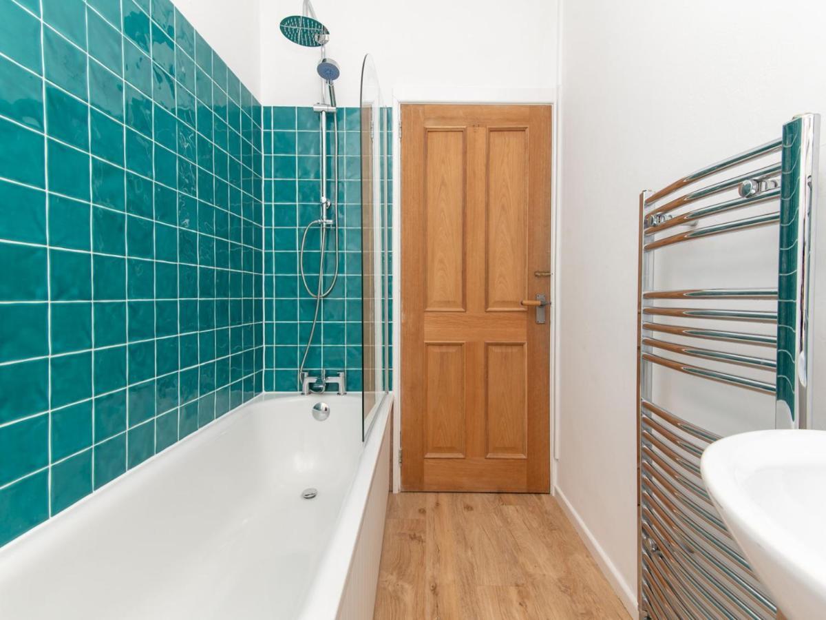 Pass The Keys Stylish 2 Bed Central Bath Apartment With Parking ภายนอก รูปภาพ