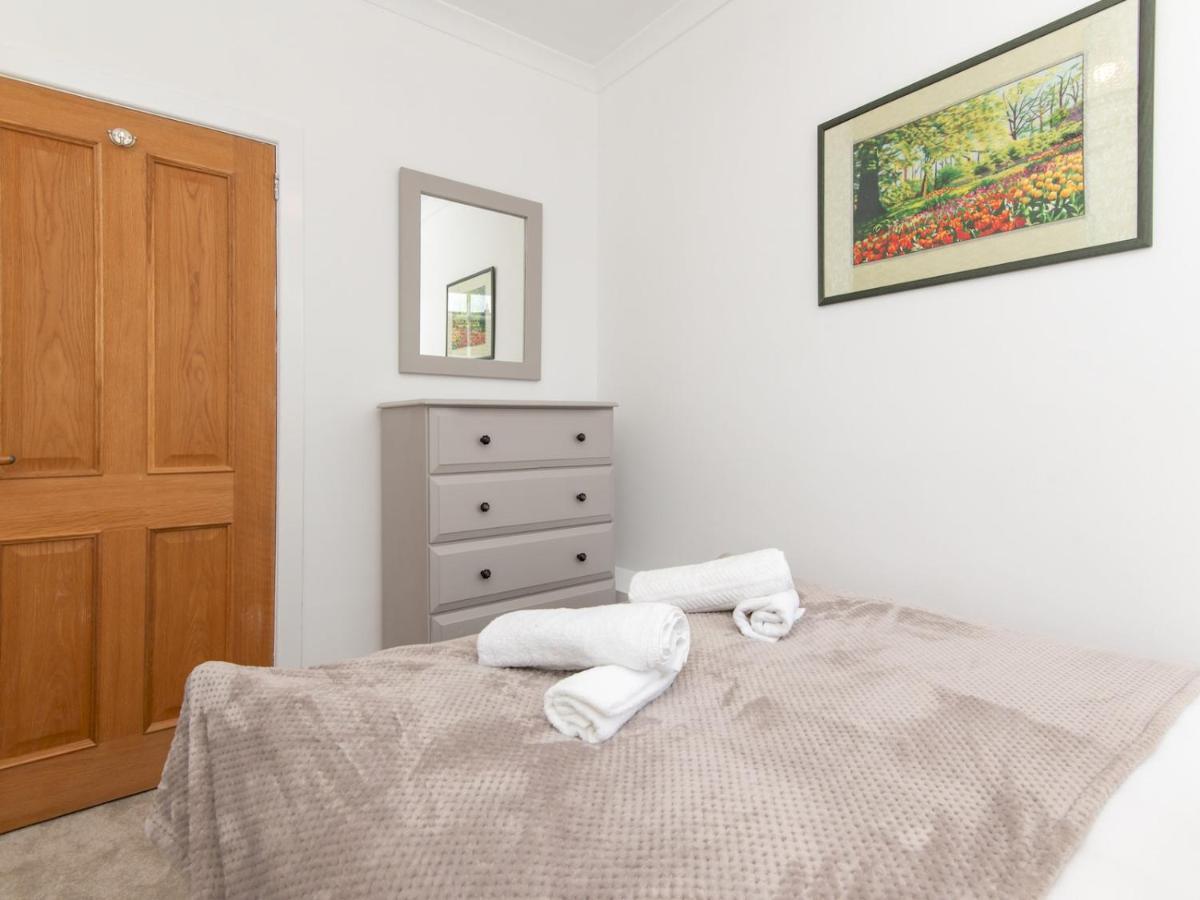 Pass The Keys Stylish 2 Bed Central Bath Apartment With Parking ภายนอก รูปภาพ