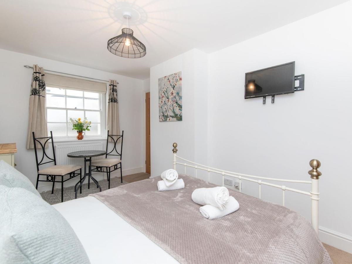Pass The Keys Stylish 2 Bed Central Bath Apartment With Parking ภายนอก รูปภาพ