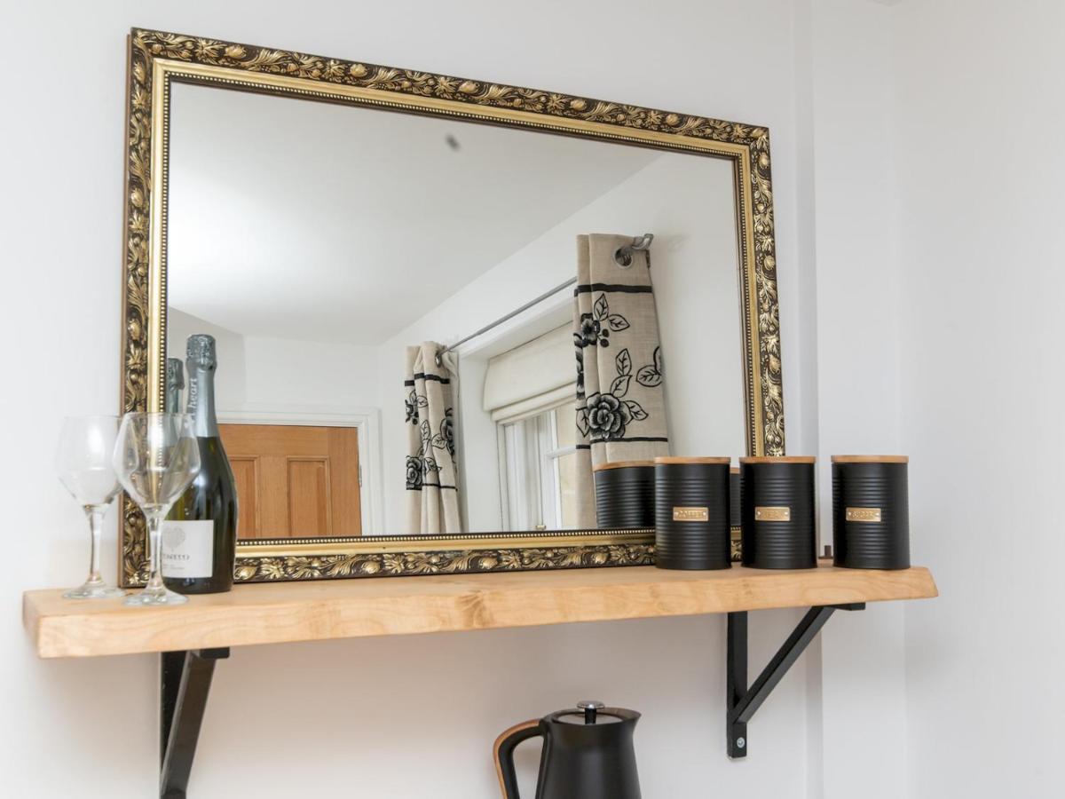 Pass The Keys Stylish 2 Bed Central Bath Apartment With Parking ภายนอก รูปภาพ